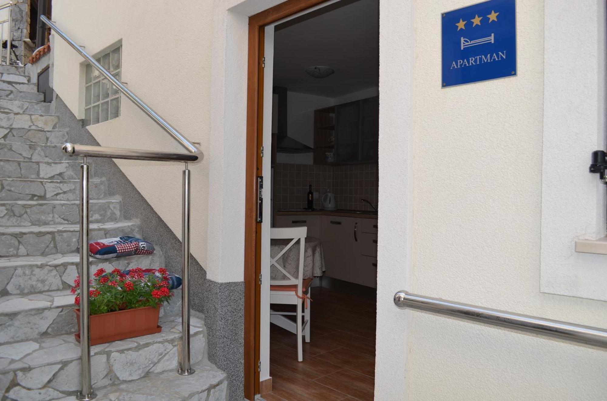 Apartments Lora Baška Стая снимка