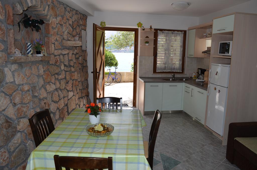 Apartments Lora Baška Стая снимка