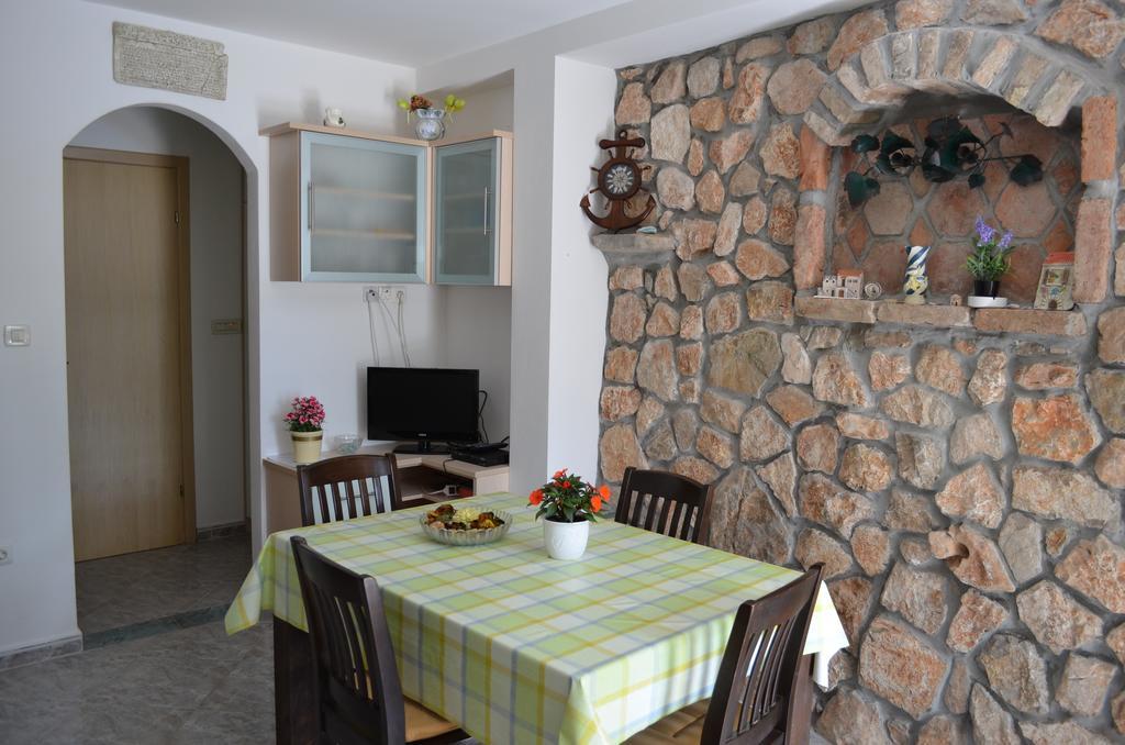 Apartments Lora Baška Стая снимка